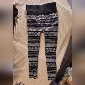 Mother maternity  black n white stretchy .  Wide waistband. Please  SM PM CHM .